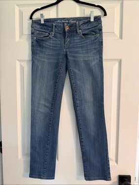 American Eagle Outfitters Straight Leg Jeans - Medium Blue Wash